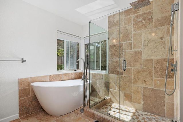 1607 Via Otano, Oceanside, CA 92056