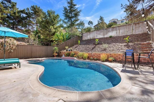 1607 Via Otano, Oceanside, CA 92056