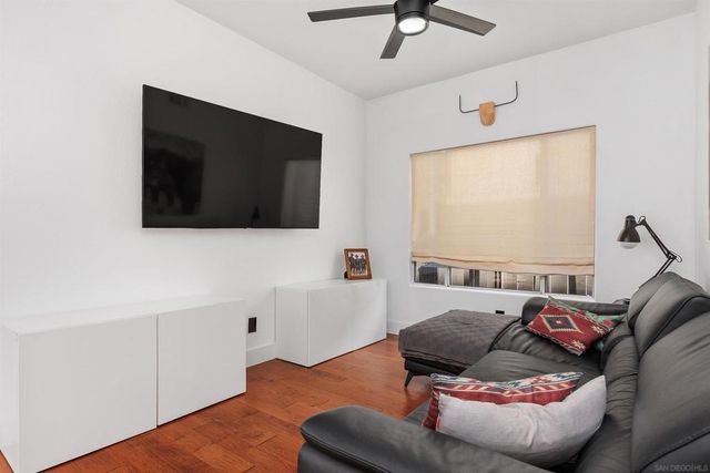 1607 Via Otano, Oceanside, CA 92056