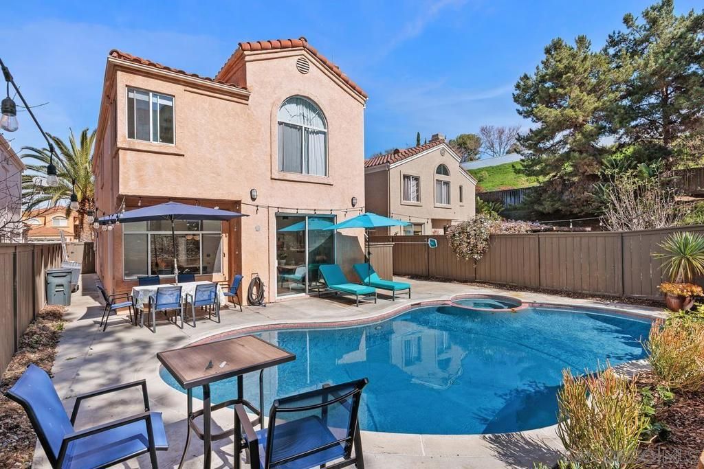 1607 Via Otano, Oceanside, CA 92056