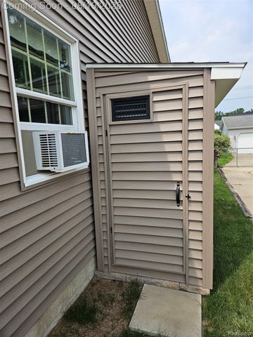 4090 Violet Avenue, St. Clair Township, MI 48079