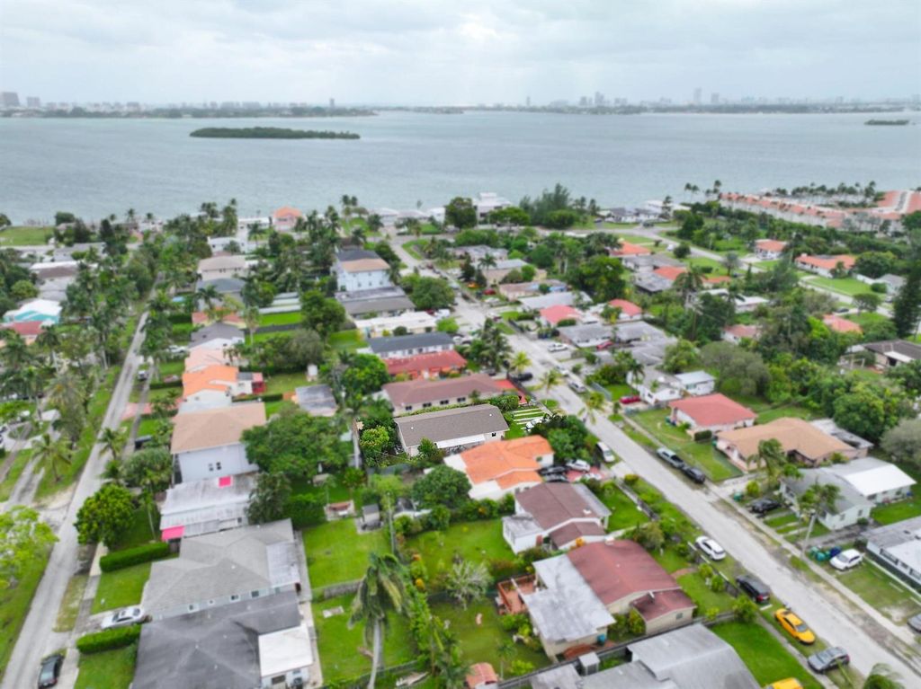 1561 NE 109TH Street, Miami, FL 33161