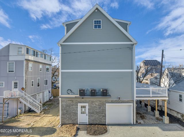 10 5th Street, Highlands, NJ 07732