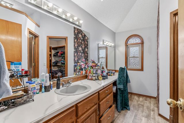 748 E Bluff Drive, Springfield, MO 65803