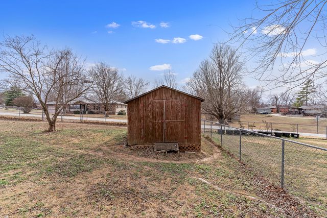 748 E Bluff Drive, Springfield, MO 65803