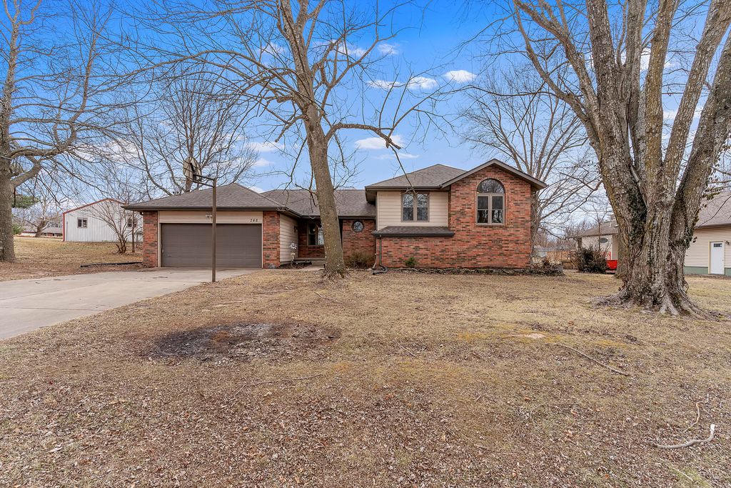 748 E Bluff Drive, Springfield, MO 65803