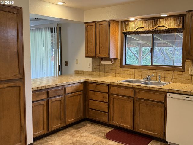 9255 Sw 130TH Ave, Beaverton, OR 97008