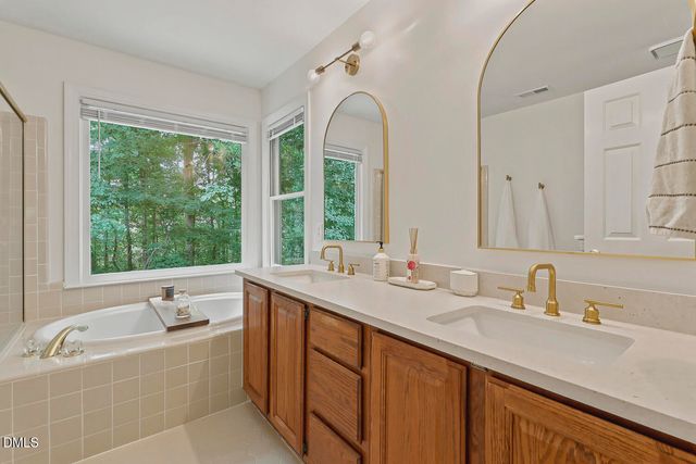 1013 New Chester Court, Apex, NC 27502