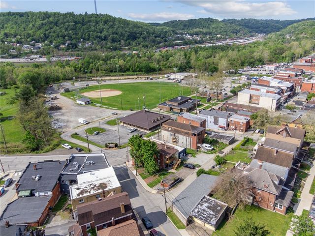 620 Broadway Blvd, Pitcairn, PA 15140