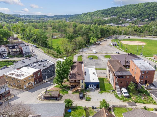 620 Broadway Blvd, Pitcairn, PA 15140
