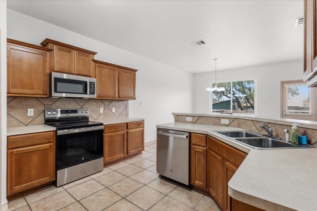 119 E Wildflower BLVD, Marble Falls, TX 78654