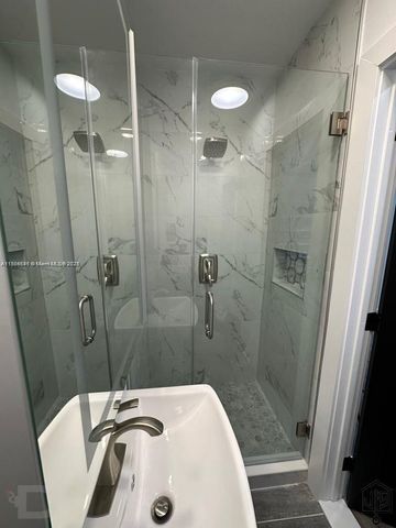 2100 SW 100th Ave 1, Miami, FL 33165