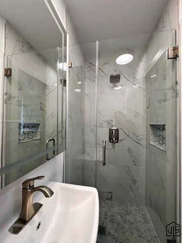 2100 SW 100th Ave 1, Miami, FL 33165