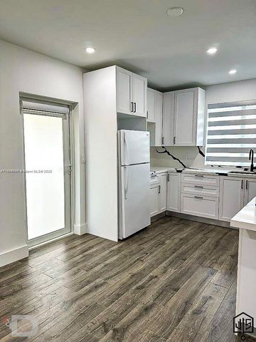 2100 SW 100th Ave 1, Miami, FL 33165