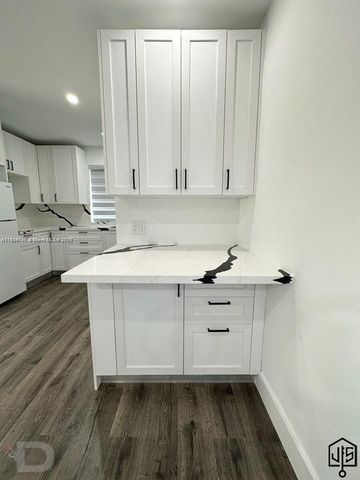 2100 SW 100th Ave 1, Miami, FL 33165