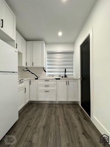 2100 SW 100th Ave 1, Miami, FL 33165