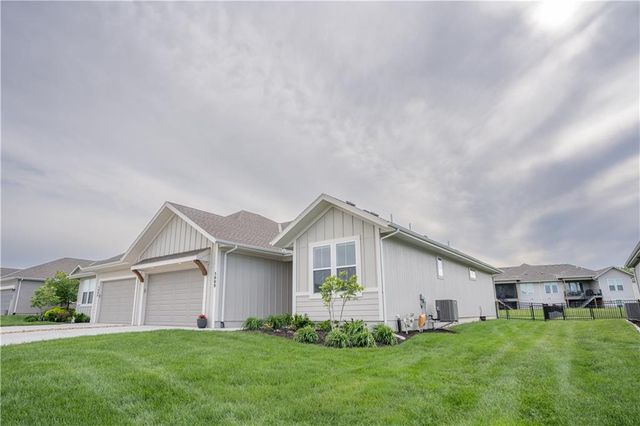 5008 N 145th Street, Basehor, KS 66007
