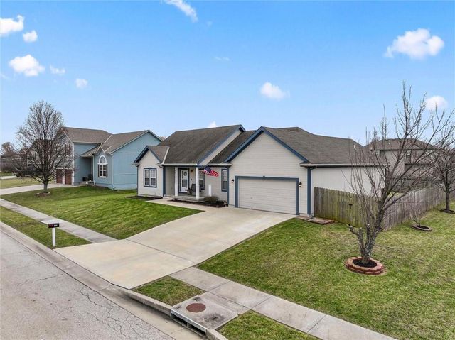 9811 E 219th Circle, Peculiar, MO 64078