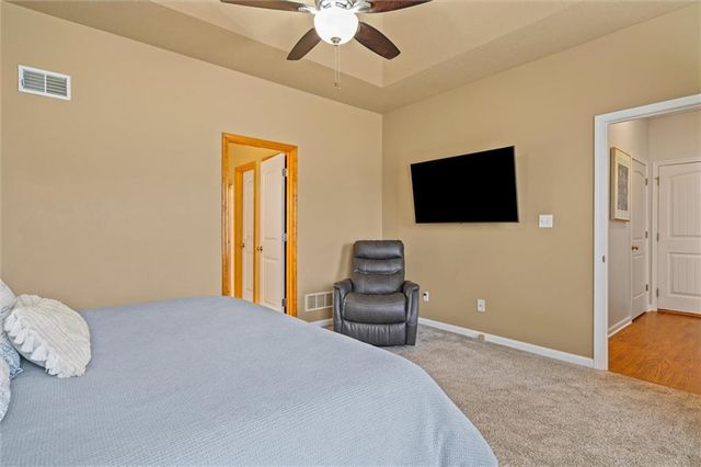 9811 E 219th Circle, Peculiar, MO 64078