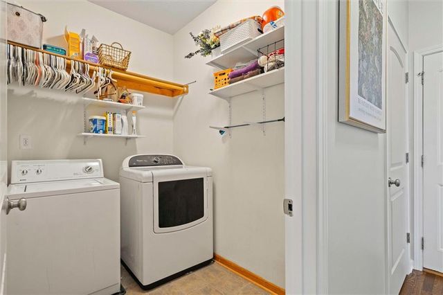 9811 E 219th Circle, Peculiar, MO 64078