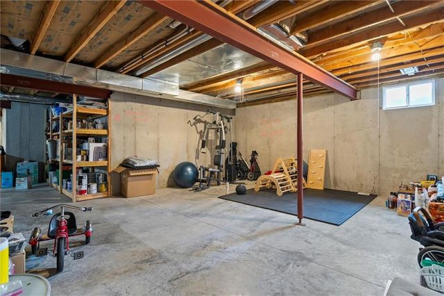 9811 E 219th Circle, Peculiar, MO 64078