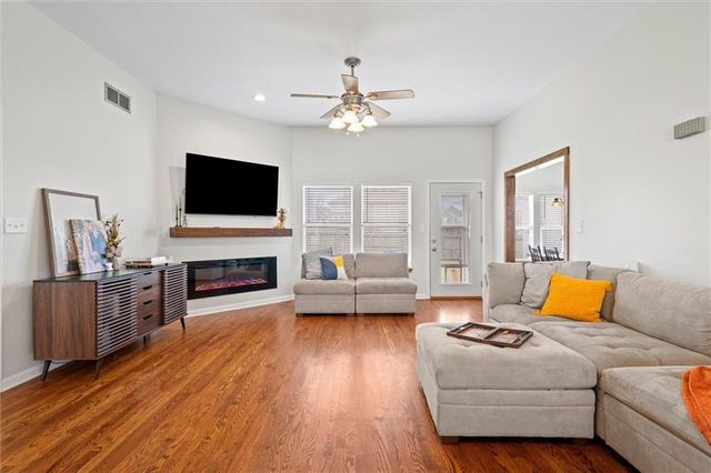 9811 E 219th Circle, Peculiar, MO 64078