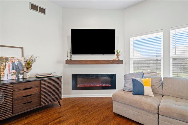 9811 E 219th Circle, Peculiar, MO 64078