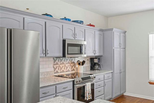 9811 E 219th Circle, Peculiar, MO 64078