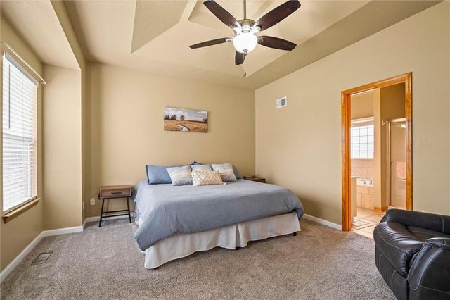 9811 E 219th Circle, Peculiar, MO 64078