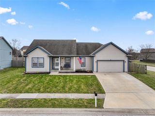 9811 E 219th Circle, Peculiar, MO 64078