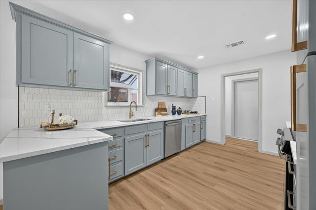 607 Ridgedale Drive, Richardson, TX 75080