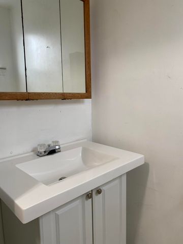 8129 Clippert Street, Taylor, MI 48180