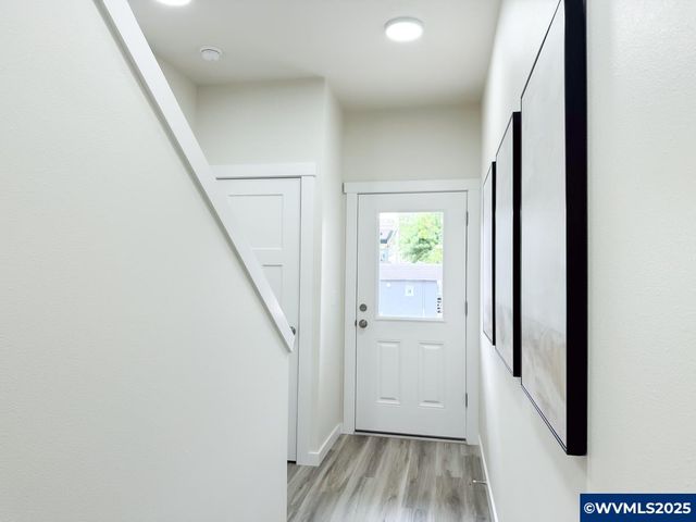 1166 7th St NW, Salem, OR 97304