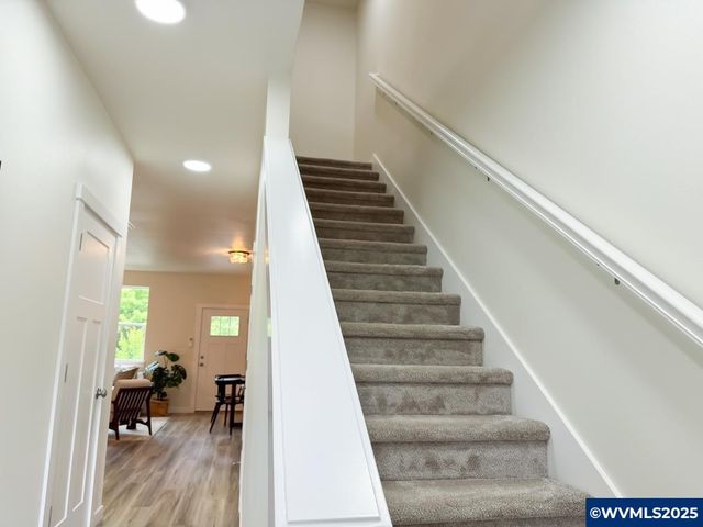 1166 7th St NW, Salem, OR 97304