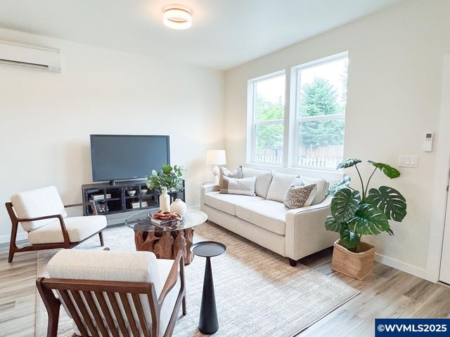 1166 7th St NW, Salem, OR 97304