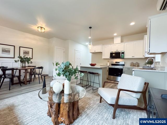 1166 7th St NW, Salem, OR 97304