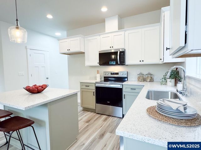 1166 7th St NW, Salem, OR 97304