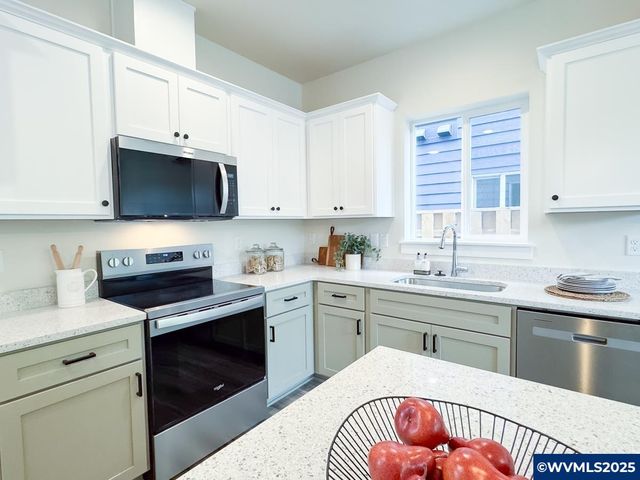 1166 7th St NW, Salem, OR 97304