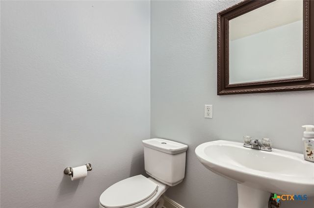 219 Woodlake Drive, Georgetown, TX 78633