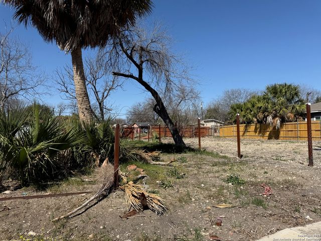 831 S SAN EDUARDO AVE, San Antonio, TX 78237
