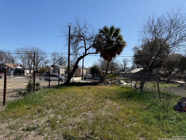 831 S SAN EDUARDO AVE, San Antonio, TX 78237