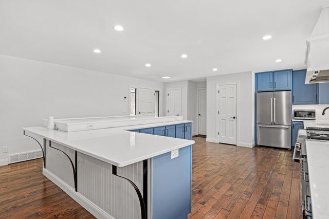 4555 Lenore Lane, Eagan, MN 55122