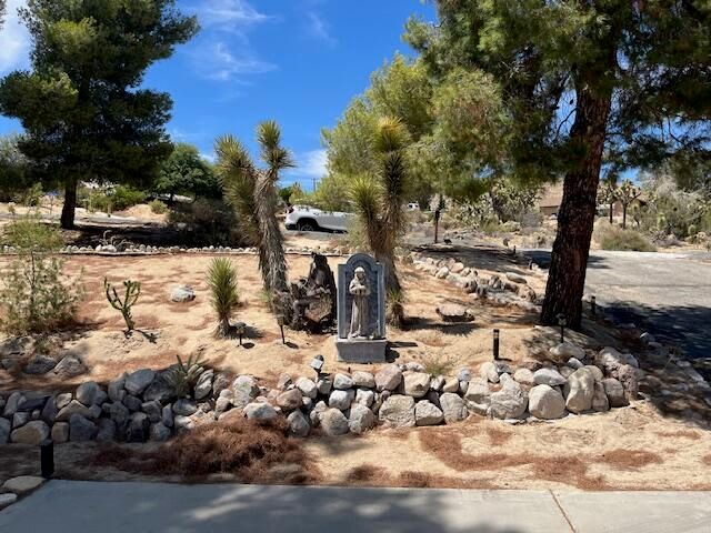 7674 Rockaway Avenue, Yucca Valley, CA 92284