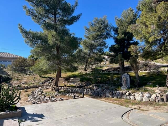7674 Rockaway Avenue, Yucca Valley, CA 92284