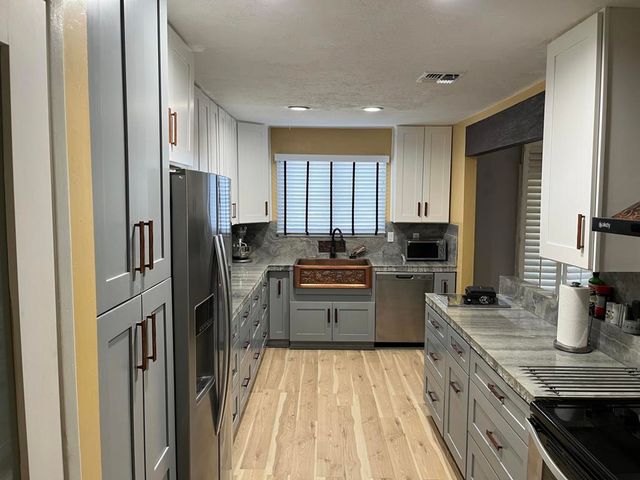 7674 Rockaway Avenue, Yucca Valley, CA 92284