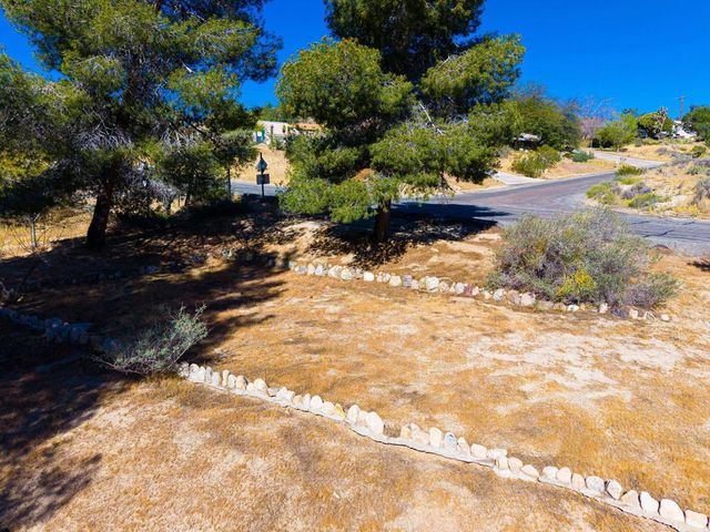 7674 Rockaway Avenue, Yucca Valley, CA 92284