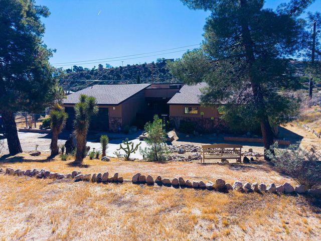 7674 Rockaway Avenue, Yucca Valley, CA 92284