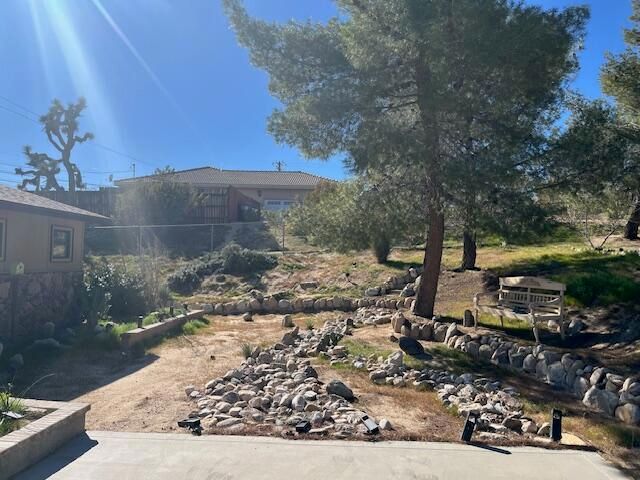 7674 Rockaway Avenue, Yucca Valley, CA 92284