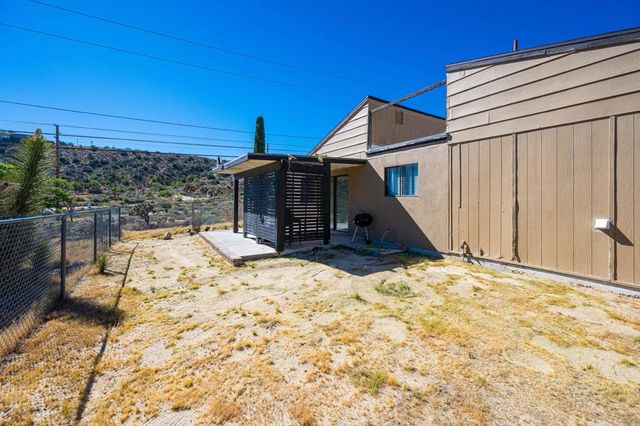 7674 Rockaway Avenue, Yucca Valley, CA 92284