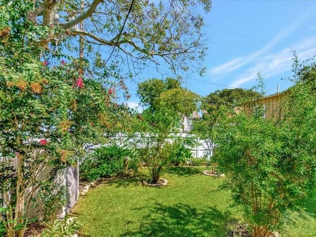 2608 Ursuline Street, Galveston, TX 77550